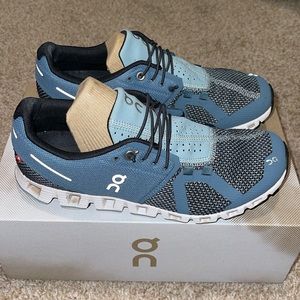 On Cloud Tennis Shoes — 7.5